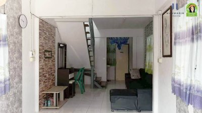 บ้าน 2 ชั้น ในโครงการบ้านเอื้ออาทรห้วยคุ้มเฟส 1