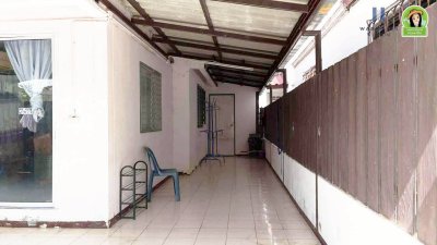 บ้าน 2 ชั้น ในโครงการบ้านเอื้ออาทรห้วยคุ้มเฟส 1