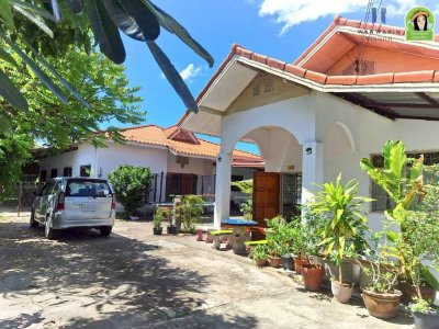 บ้านเดี่ยวชั้นเดียว 2 หลัง บนพื้นที่เดียวกัน ในซอยสมเด็จ 9 ทำเลห้วยวังนอง