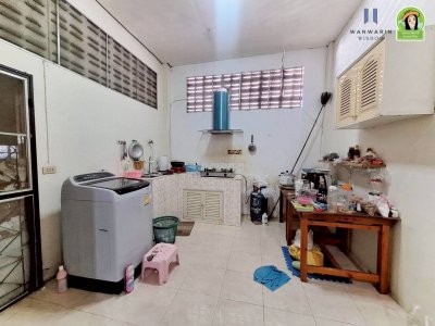 บ้านเดี่ยวชั้นเดียว 2 หลัง บนพื้นที่เดียวกัน ในซอยสมเด็จ 9 ทำเลห้วยวังนอง