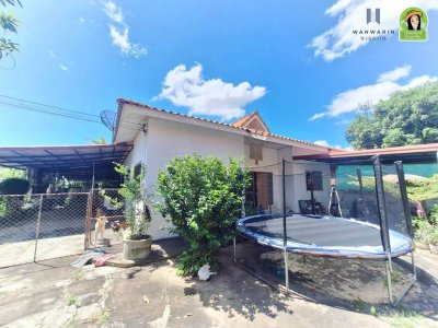 บ้านเดี่ยวชั้นเดียว 2 หลัง บนพื้นที่เดียวกัน ในซอยสมเด็จ 9 ทำเลห้วยวังนอง