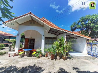 บ้านเดี่ยวชั้นเดียว 2 หลัง บนพื้นที่เดียวกัน ในซอยสมเด็จ 9 ทำเลห้วยวังนอง