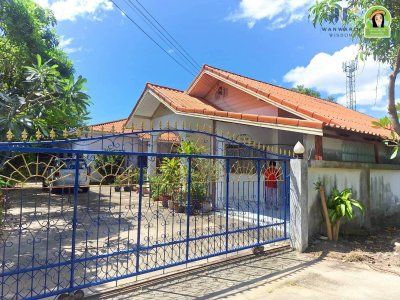 บ้านเดี่ยวชั้นเดียว 2 หลัง บนพื้นที่เดียวกัน ในซอยสมเด็จ 9 ทำเลห้วยวังนอง