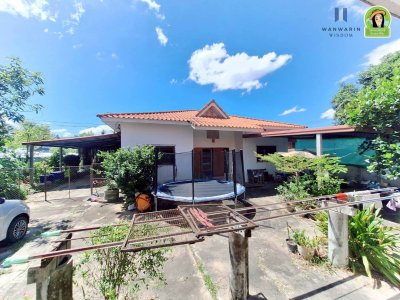 บ้านเดี่ยวชั้นเดียว 2 หลัง บนพื้นที่เดียวกัน ในซอยสมเด็จ 9 ทำเลห้วยวังนอง