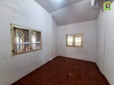 บ้านเดี่ยวชั้นเดียว 2 หลัง บนพื้นที่เดียวกัน ในซอยสมเด็จ 9 ทำเลห้วยวังนอง