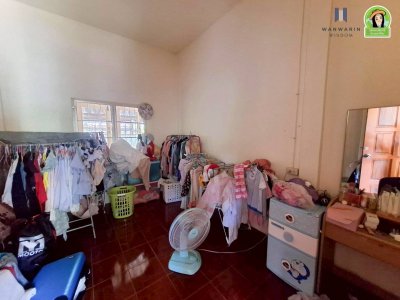 บ้านเดี่ยวชั้นเดียว 2 หลัง บนพื้นที่เดียวกัน ในซอยสมเด็จ 9 ทำเลห้วยวังนอง