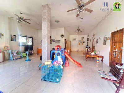 บ้านเดี่ยวชั้นเดียว 2 หลัง บนพื้นที่เดียวกัน ในซอยสมเด็จ 9 ทำเลห้วยวังนอง