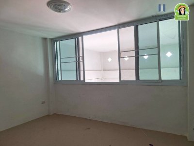 อาคารพาณิชย์ 3 ชั้น 1 คูหา โซนห้วยวังนอง