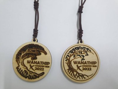 Wooden medal with acrylic size 7 cm.