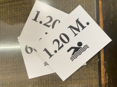 ป้ายแสดงระดับความลึกของสระว่ายน้ำ ป้ายพลาสวูด ป้ายแสดงระดับความลึกของสระว่ายน้ำ ป้ายพลาสวูด