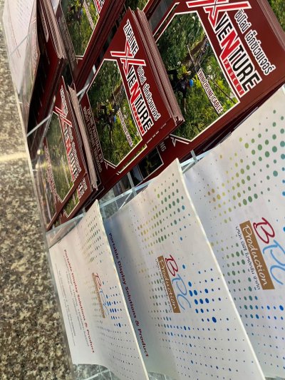 Acrylic brochure stand, clear brochure stand