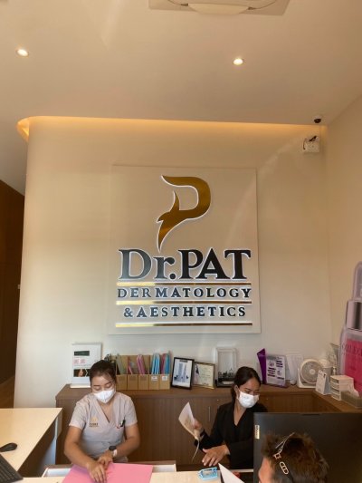 ป้ายโลโก้ติดผนังภายในอาคาร ป้ายโลโก้ติดผนังภายในอาคาร