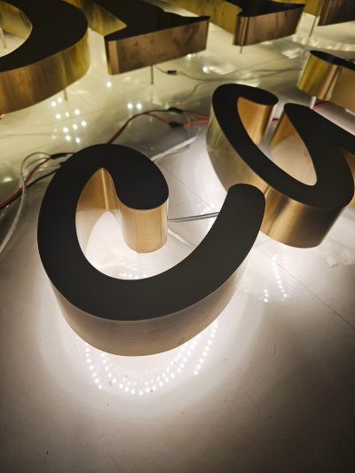 ป้ายหน้าร้าน ป้ายไฟตัวอักษรสแตนเลส 3 มิติ ป้ายหน้าร้าน ป้ายไฟตัวอักษรสแตนเลส 3 มิติ