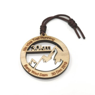 Wooden medal with plastic size 7 cm.