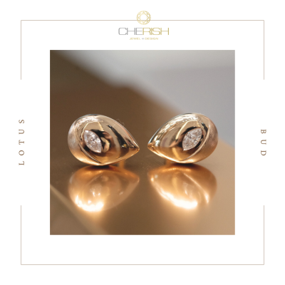 Lotus Bud Diamond Earring (ฝังเฉียง)