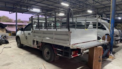 รถกระบะพื้นเรียบ ปูพื้นตีนเป็ด สำหรับรถบันทุกของ
