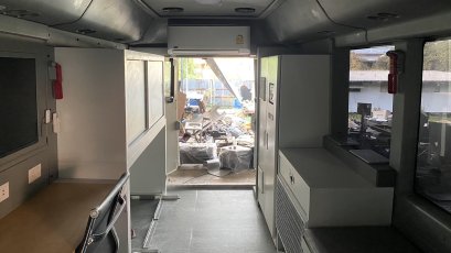 รถมินิบัส ตกแต่งเป็นรถ officeเครื่อนที่