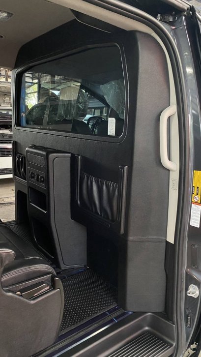 ฉากกั้น ปรับไฟฟ้า ในHyundai Staria