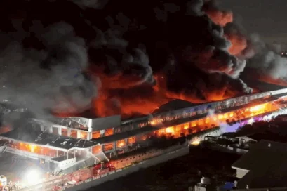 ไฟไหม้โกดังย่านลาดกระบัง 