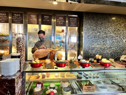 เฉลิมฉลองเทศกาลอีสเตอร์ด้วยบุฟเฟ่ต์บรันช์ตระการตา ณ โรงแรมเรเนซองส์ ราชประสงค์ กรุงเทพฯ