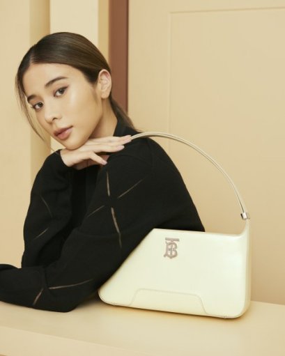 ร่วมส่อง 6 ลุค 6 สไตล์จากเหล่าเซเลปสาวกับกระเป๋า TB shoulder จาก Burberry