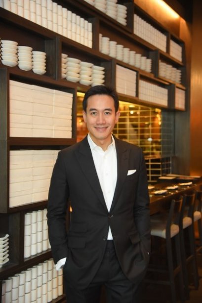 ก้อง - กมลสุทธิ์ ทัพพะรังสี  พาเชฟซูชิ แห่งร้าน Sushi Yoshitake บินตรงจากญี่ปุ่น มาร้านมูเกนได ฮอนเต็น 