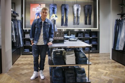 แต่งยีนส์ตามสไตล์ ด้วยตัวเองที่ Diesel Denim Master Studio