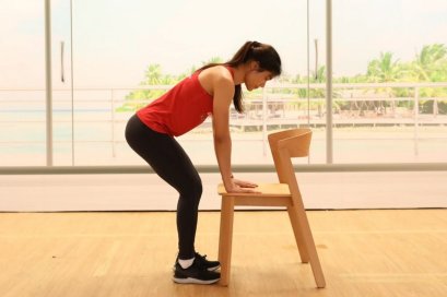 นั่งนานระวังโรคถามหา! Fitness First ชวนยืดเส้น 5 ท่า ทำง่ายใช้พื้นที่ไม่เยอะ