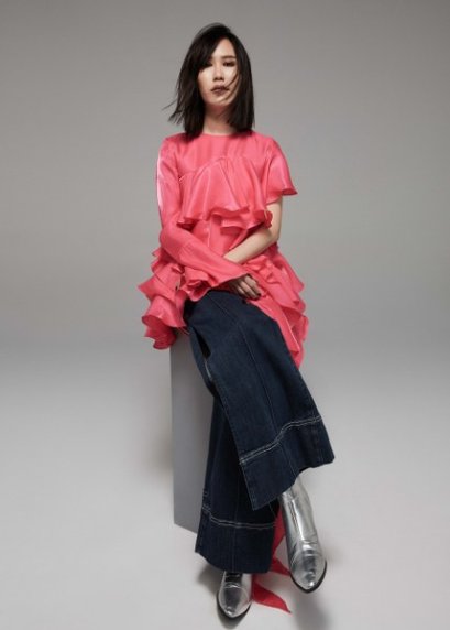 ทำความรู้จัก ‘อริสา อัศวณิชย์ชากร’ ครีเอทีฟไดเร็คเตอร์ฝีมือเฉียบแห่งแบรนด์ยีนส์ ‘ASIRA’  