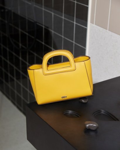 DKNY ชวนอัปเดตเทรนด์ใหม่ล่าสุดกับกระเป๋าเปี่ยมเสน่ห์ชาวนิวยอร์กเกอร์