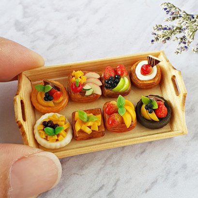 Miniatures Fruit Tart in Wood Tray