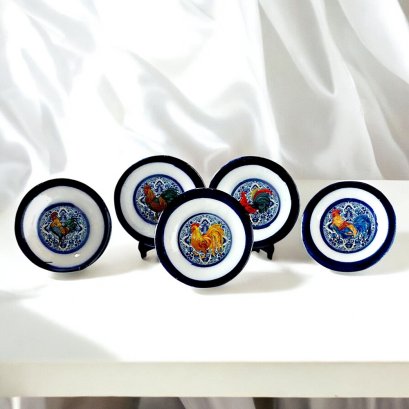 Set of five miniature ceramic plates featuring blue and white rooster designs, perfect for farmhouse-themed dollhouse decor or 1:12 scale collections.