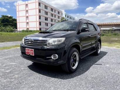 2015 Toyota Fortuner 3.0 V เกียร์ออโต้ สีดำ