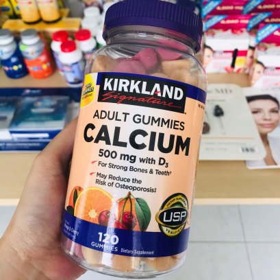 Kirkland Signature Calcium 500 mg with D3 Adult 120 gummies (เนื่องจากอากาศร้อน อาจจะละลายเล็กน้อย)