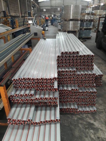 เสารางประตูม้วน