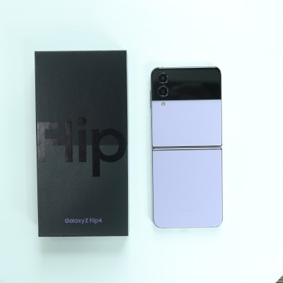 เครื่องโชว์ Demo สภาพ 95% พร้อมอุปกรณ์ครบ Samsung Galaxy Z Flip 4 PURPLE รับประกัน 1 เดือน