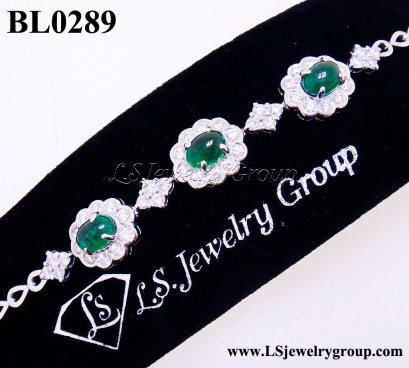 สร้อยข้อมือมรกต ประดับเพชรล้อม  (Certificate Natural Colombia Emerald) 4.50 ct.