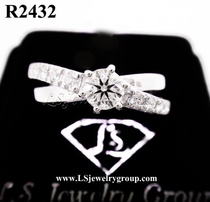 แหวนเพชรแท้ธรรมชาติ H&A 0.56 Ct. เพชรกลาง 0.31 Ct. น้ำ 100-99% เพชรบ่า 0.25 Ct. 10 เม็ด  White Gold เปอร์เซ็นต์สูงสุด 3.400 g.