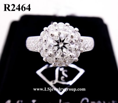 แหวนเพชรแท้ธรรมชาติ (Natural Diamonds)  น้ำงามที่สุด (Perfect Heart&Arrow Ideal Cut) 1.25 Ct.  เพชรกลาง 0.70 Ct. E Color (น้ำ 99%)/VVS 3EX (พร้อมใบเซอร์แลปต่างประเทศ)  เพชรบ่า 0.55 ct. 48 เม็ด (น้ำ 100-99%)