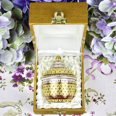 โถเบญจรงค์ ลายละเอียดลงสีนูน บรรจุกล่องผ้าไหม