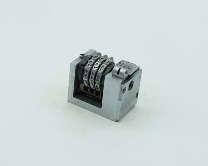 นัมเบอร์ริ่ง เลขที่ 100-01 ตีธง ฟอนต์สูง 4 มิล