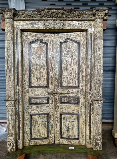 M136 English Colonial Door in Cream Color
