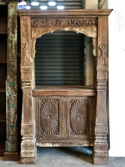 BC6 Antique Counter Bar Colonial Carved