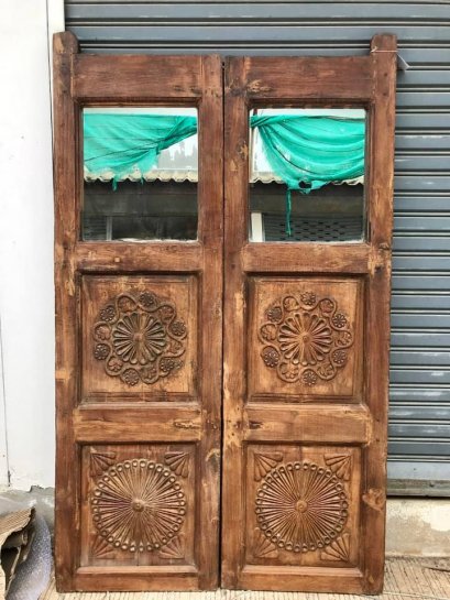 MR16 Carved Doors with Mirror Panels