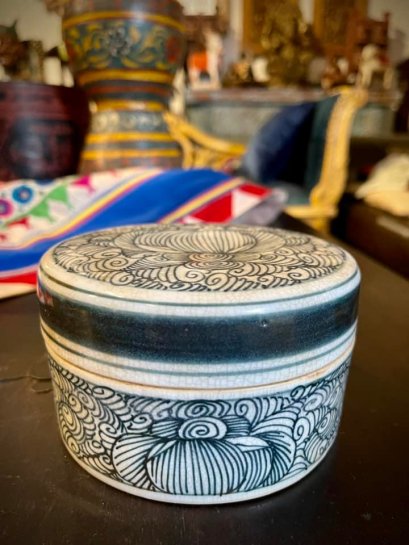 DCI8 Thai Ceramic Round Pot in Traditional Hand Painted