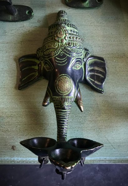 BRI54 Black Brass Ganesh Oil Wick Wall Hanger