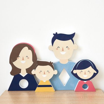 บล๊อคไม้ตกแต่งบ้านรูปครอบครัว พ่อ,แม่,ลูกชาย,ลูกสาว WARM FAMILY WOODEN BLOCK