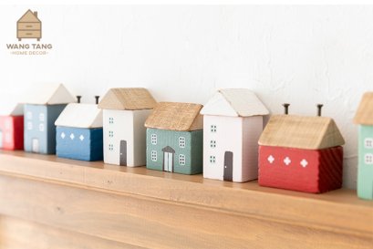 เซ็ตบล๊อคไม้รูปบ้านสำหรับตกแต่งบ้านแบบตั้งโต๊ะ บล๊อคไม้ 4 ชิ้น Set Wooden Nordic Cabin House 4 Pcs (บล๊อคไม้ตกแต่งบ้าน)