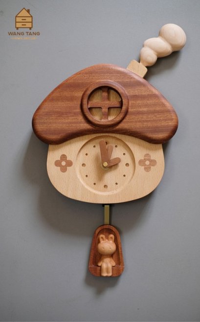 นาฬิกาแขวนติดผนังแบบลูกตุ้มแกว่ง บ้านคุณกระต่าย Rabbit House Wooden Wall Clock