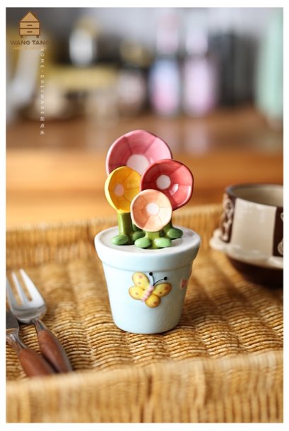 เซ็ตช้อนตวงพร้อมถ้วยเซรามิครูปกระถางดอกไม้ 4 ช้อนตวง CUTE FLOWER POT SET